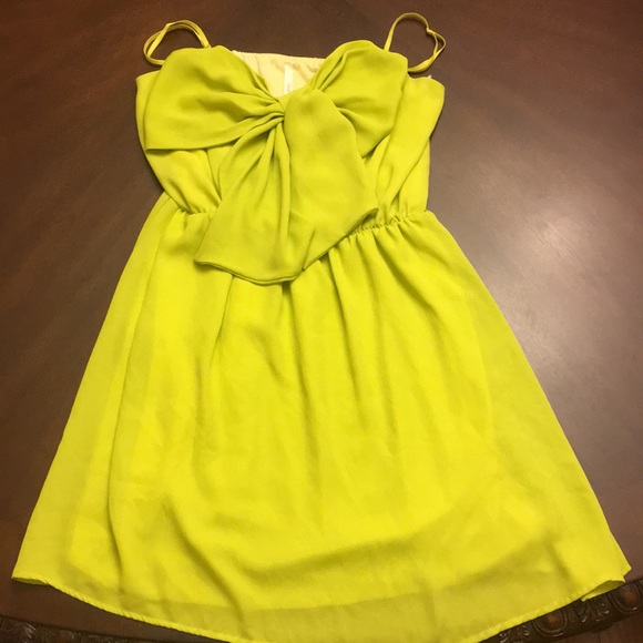 Sage Dresses & Skirts - NWOT Cute Lime Green Dress